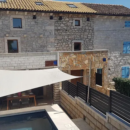 Semesterbostad Stone House Istria Hris 1 *