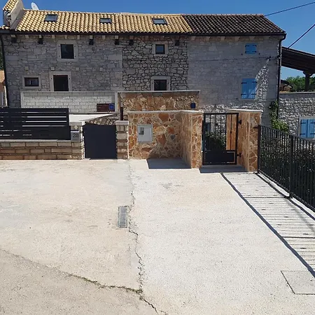 Feriehus Stone House Istria Hris 1 Baderna